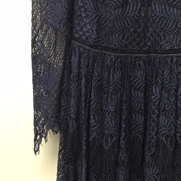 Monique Lhuillier Long Sleeve Formal Lace Gown - Picture 6 of 11